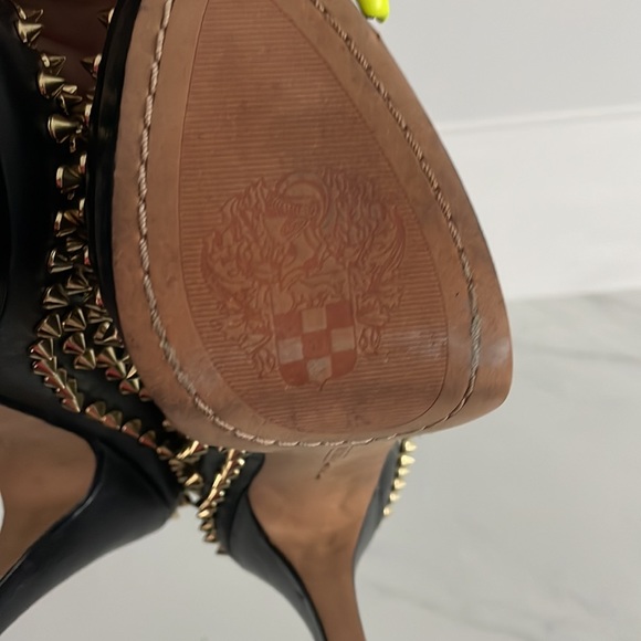 Vince Camuto stud heels - Picture 3 of 8